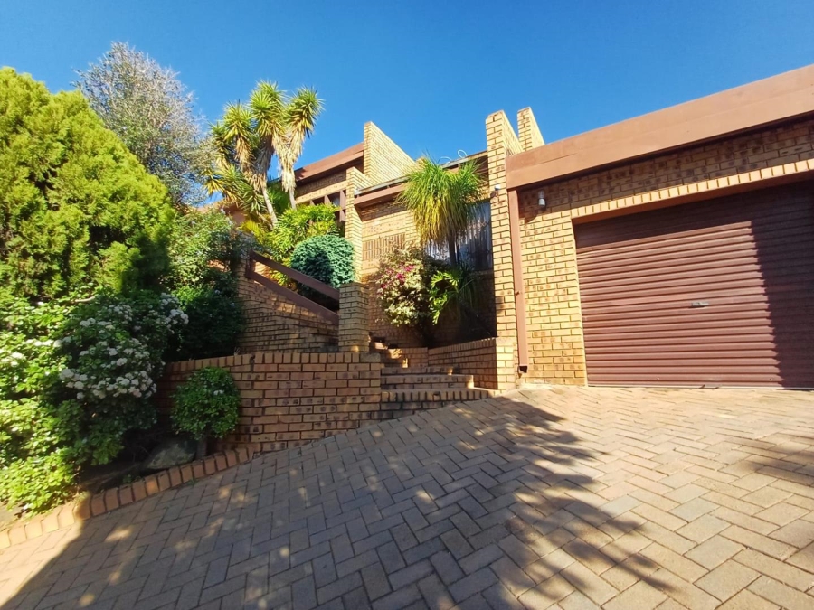 4 Bedroom Property for Sale in Glenvista Gauteng