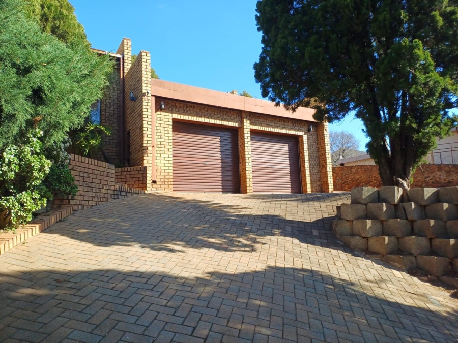4 Bedroom Property for Sale in Glenvista Gauteng