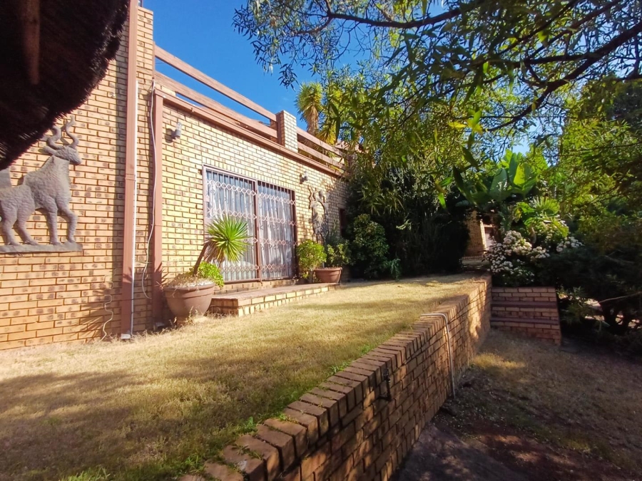 4 Bedroom Property for Sale in Glenvista Gauteng
