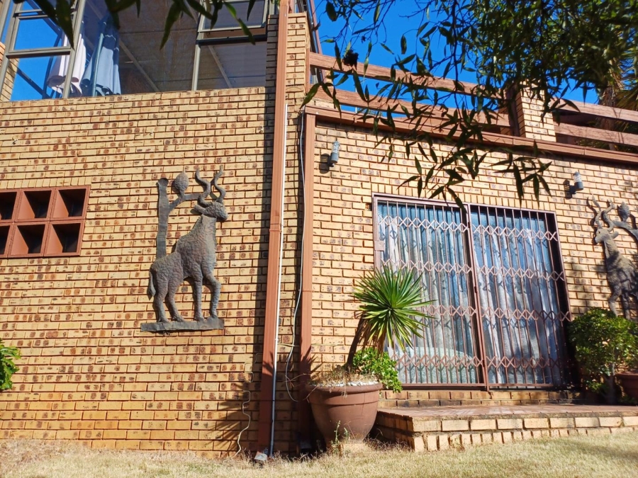 4 Bedroom Property for Sale in Glenvista Gauteng