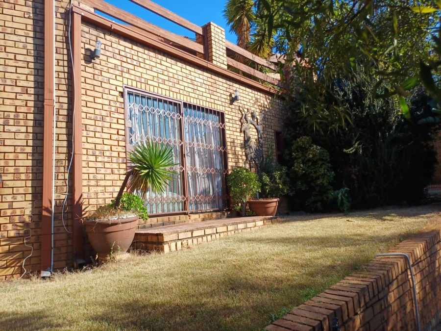 4 Bedroom Property for Sale in Glenvista Gauteng