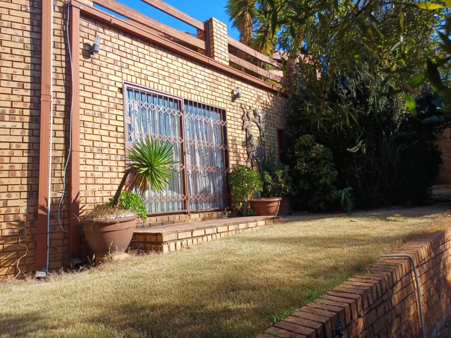 4 Bedroom Property for Sale in Glenvista Gauteng