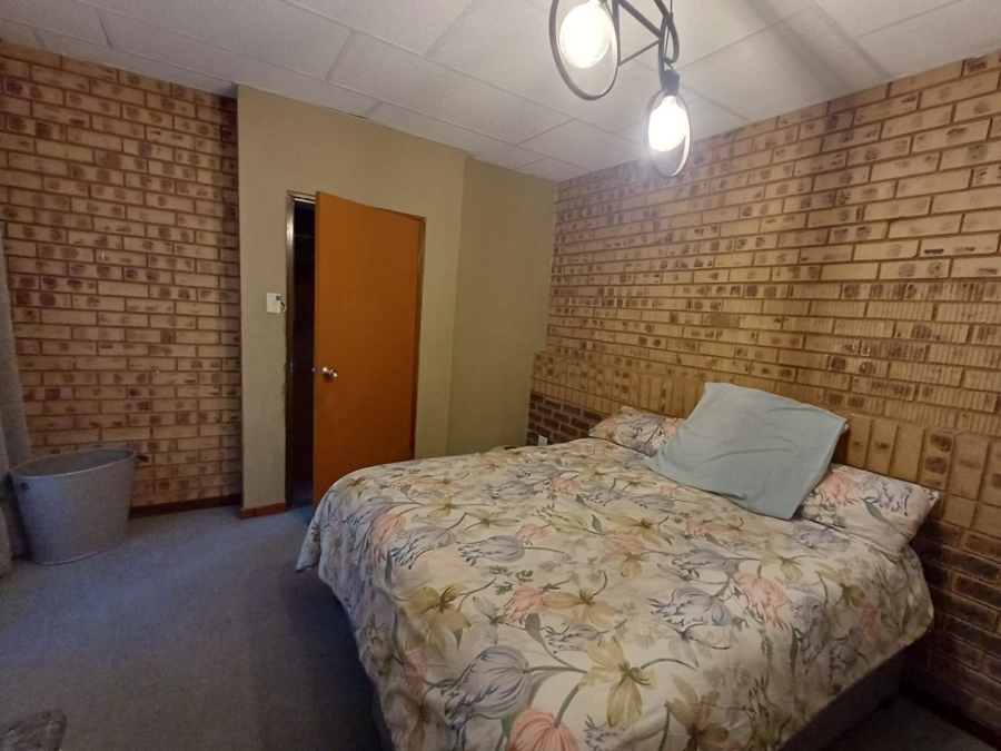 4 Bedroom Property for Sale in Glenvista Gauteng