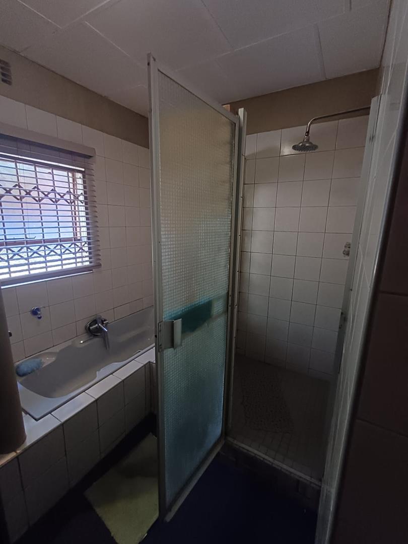 4 Bedroom Property for Sale in Glenvista Gauteng