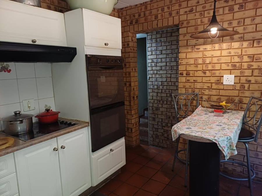 4 Bedroom Property for Sale in Glenvista Gauteng