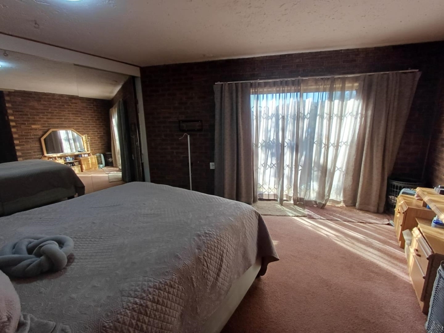 4 Bedroom Property for Sale in Glenvista Gauteng