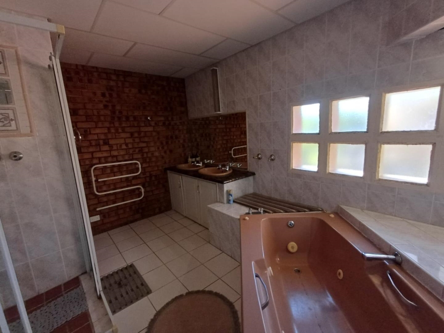4 Bedroom Property for Sale in Glenvista Gauteng