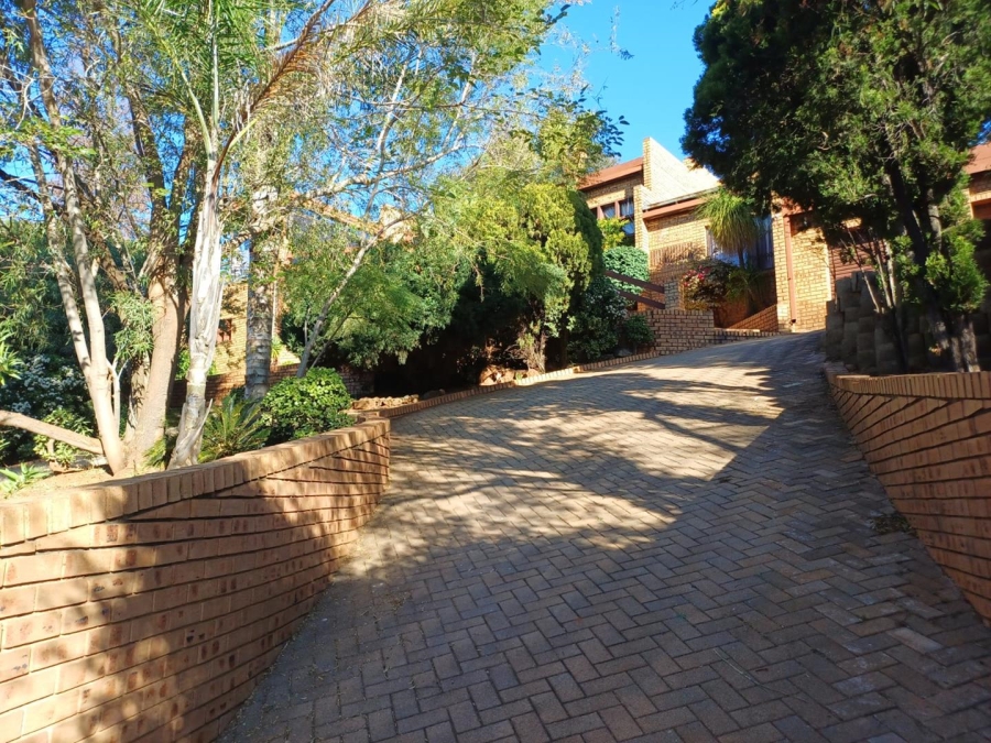 4 Bedroom Property for Sale in Glenvista Gauteng
