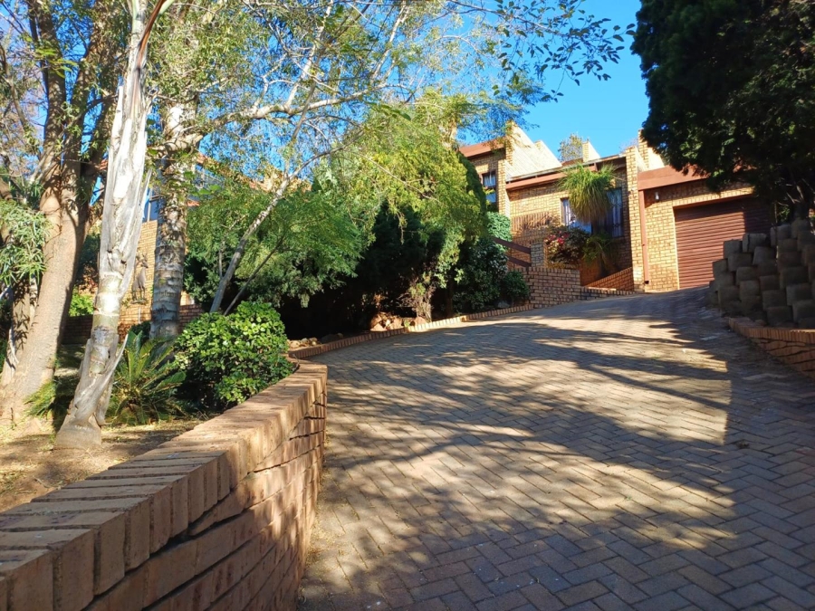 4 Bedroom Property for Sale in Glenvista Gauteng