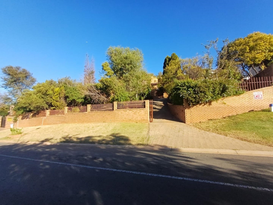 4 Bedroom Property for Sale in Glenvista Gauteng