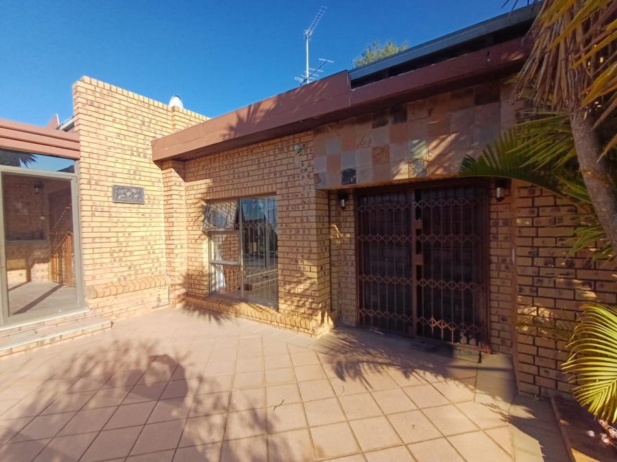 4 Bedroom Property for Sale in Glenvista Gauteng