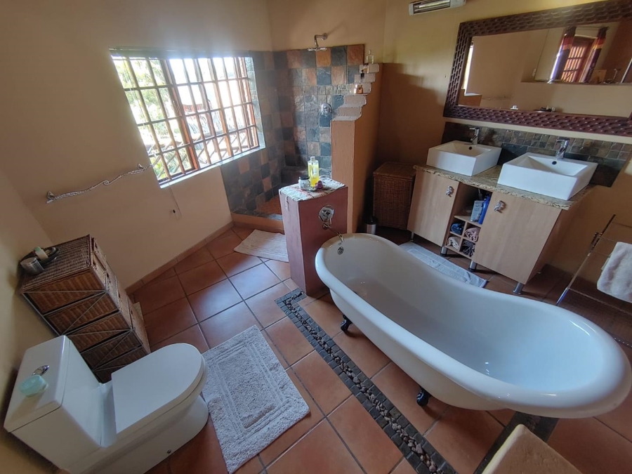6 Bedroom Property for Sale in Mooilande Gauteng
