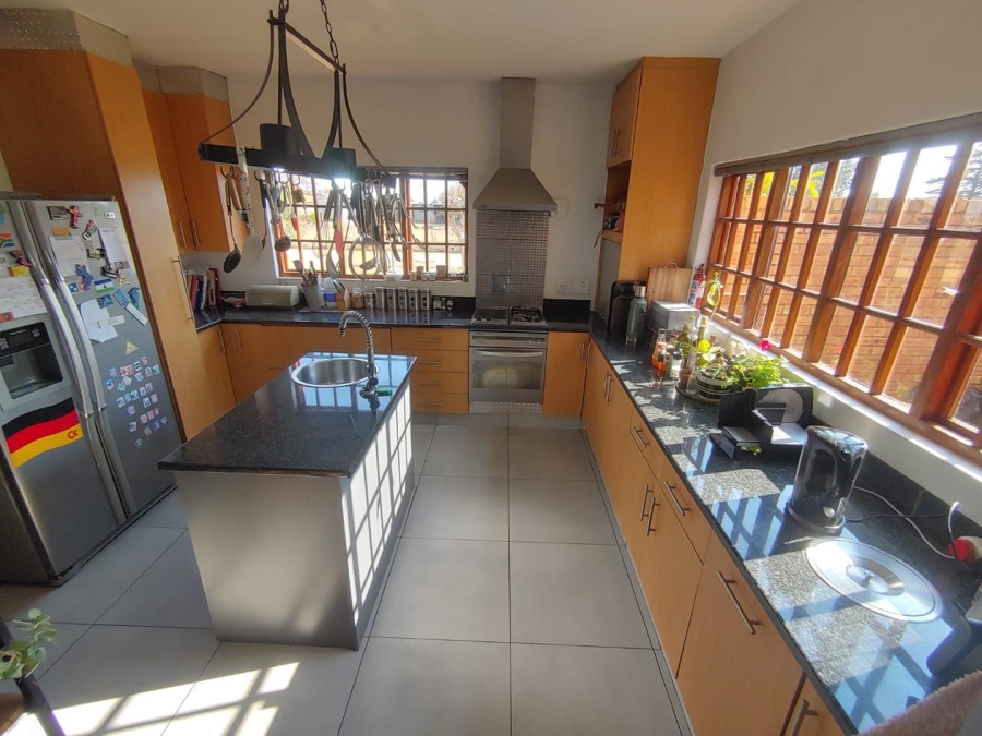6 Bedroom Property for Sale in Mooilande Gauteng
