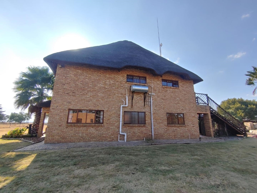 6 Bedroom Property for Sale in Mooilande Gauteng