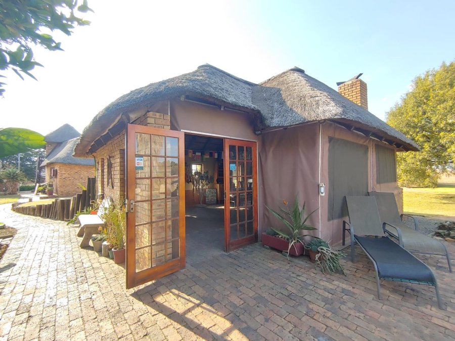 6 Bedroom Property for Sale in Mooilande Gauteng