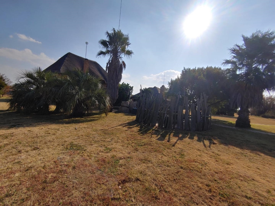 6 Bedroom Property for Sale in Mooilande Gauteng