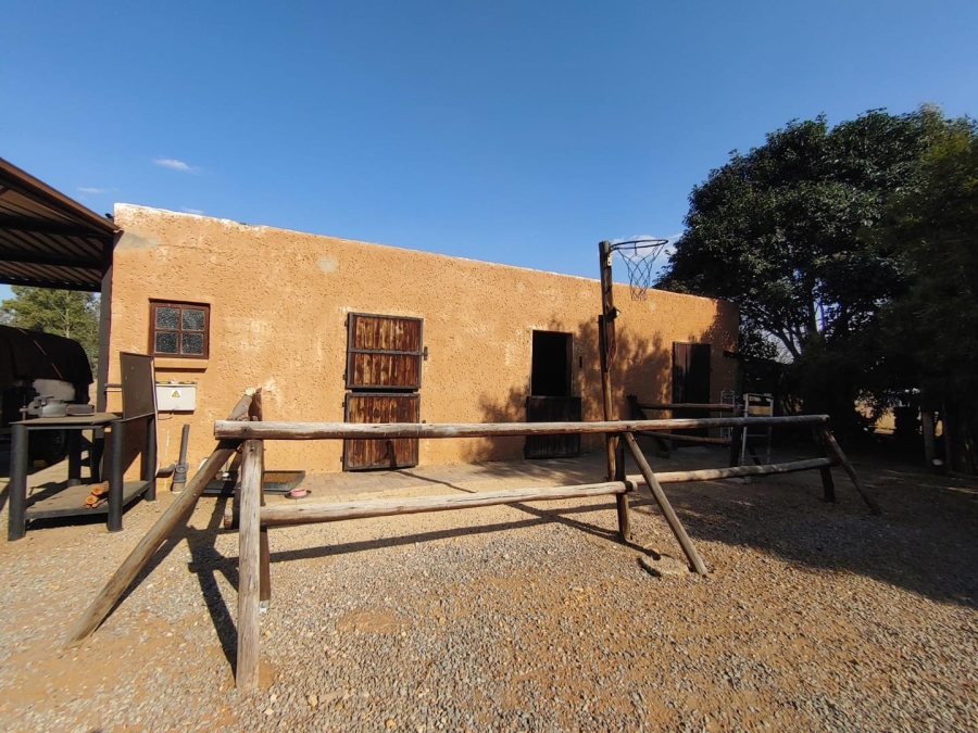 6 Bedroom Property for Sale in Mooilande Gauteng