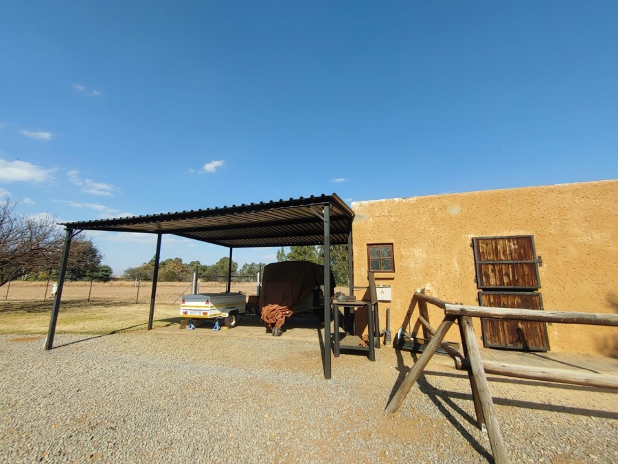 6 Bedroom Property for Sale in Mooilande Gauteng