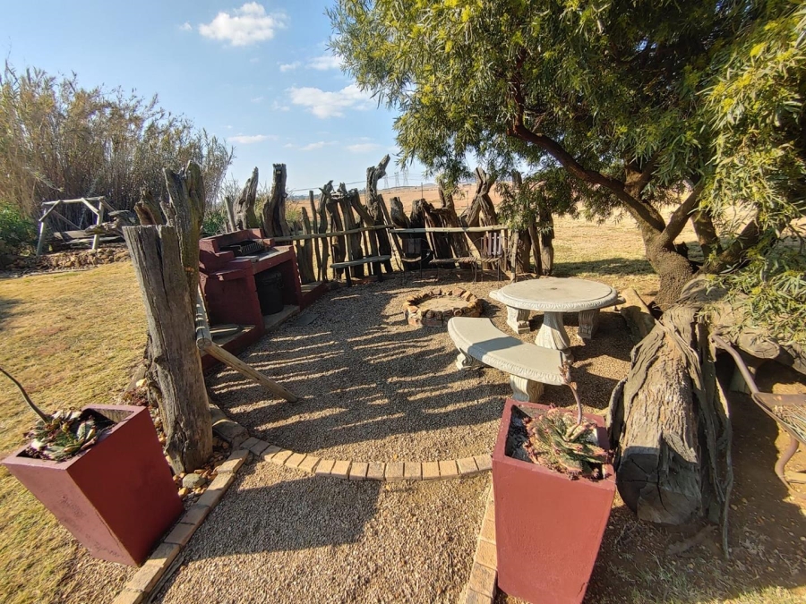 6 Bedroom Property for Sale in Mooilande Gauteng