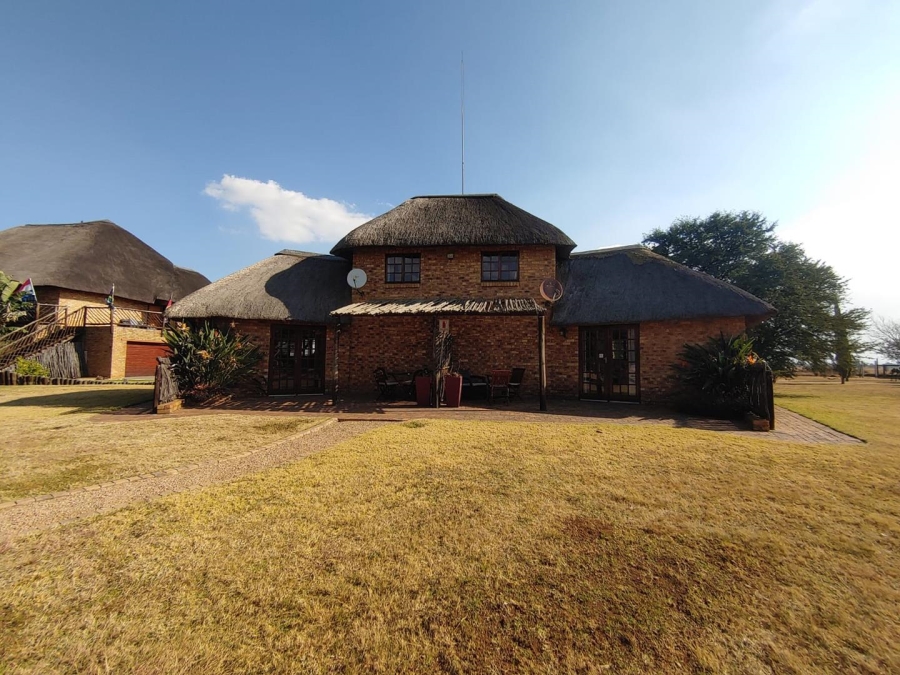 6 Bedroom Property for Sale in Mooilande Gauteng