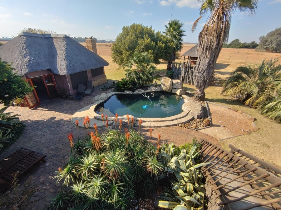 6 Bedroom Property for Sale in Mooilande Gauteng