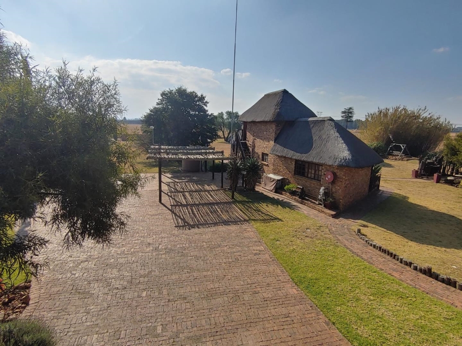 6 Bedroom Property for Sale in Mooilande Gauteng
