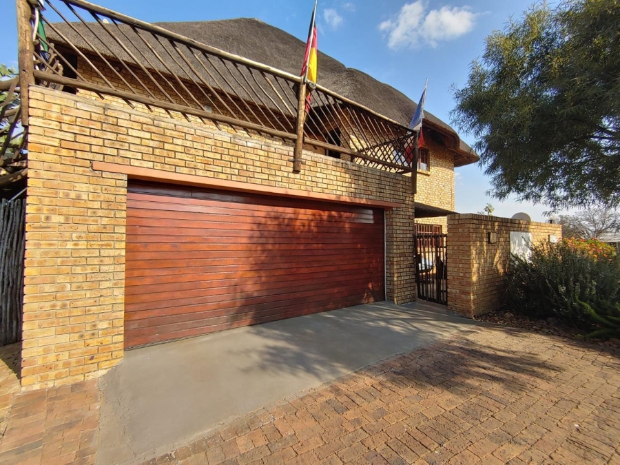 6 Bedroom Property for Sale in Mooilande Gauteng