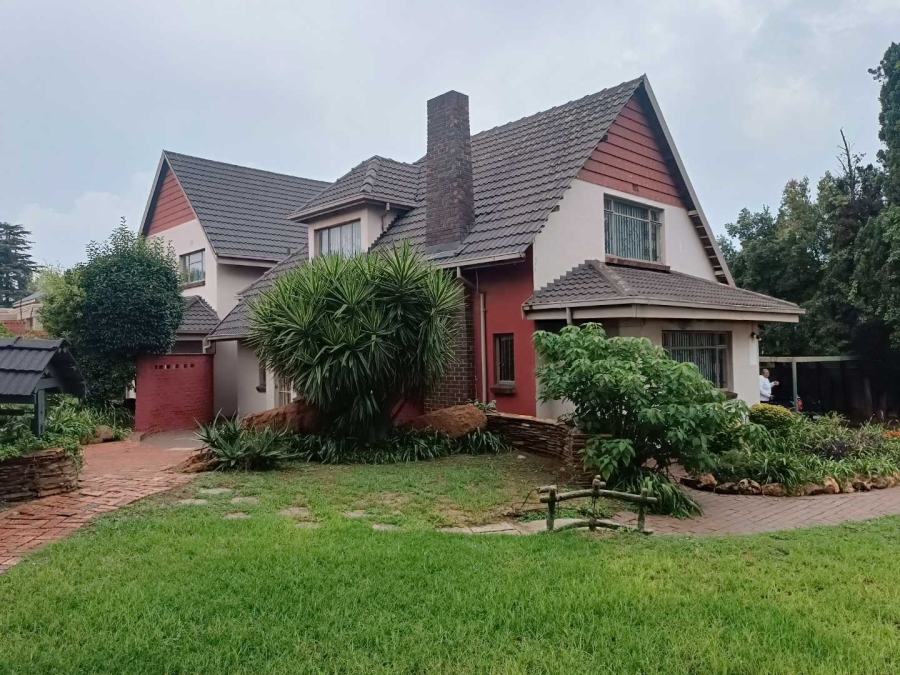 5 Bedroom Property for Sale in Linmeyer Gauteng