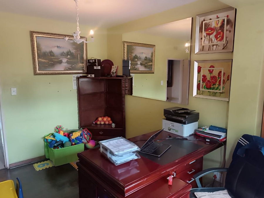 5 Bedroom Property for Sale in Linmeyer Gauteng