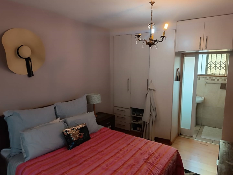 5 Bedroom Property for Sale in Linmeyer Gauteng