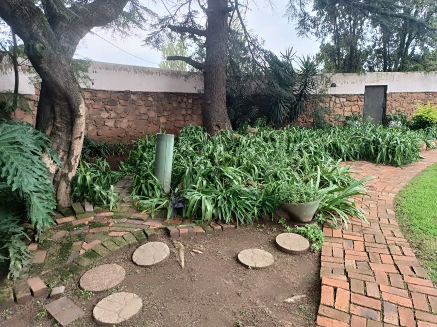 5 Bedroom Property for Sale in Linmeyer Gauteng
