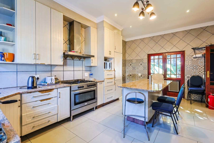 5 Bedroom Property for Sale in Waterkloof Ridge Gauteng