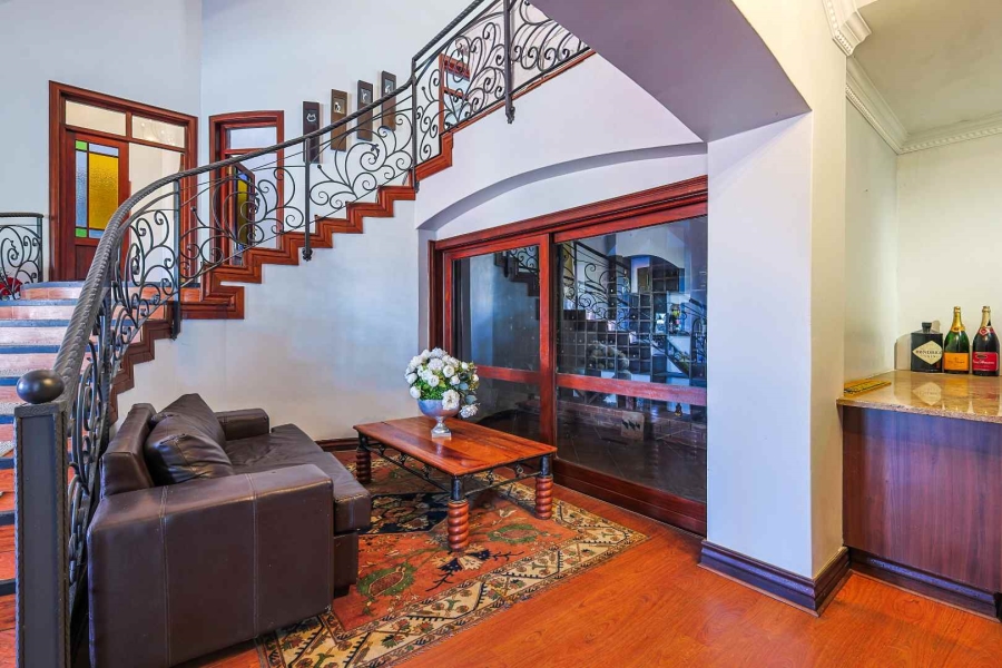 5 Bedroom Property for Sale in Waterkloof Ridge Gauteng
