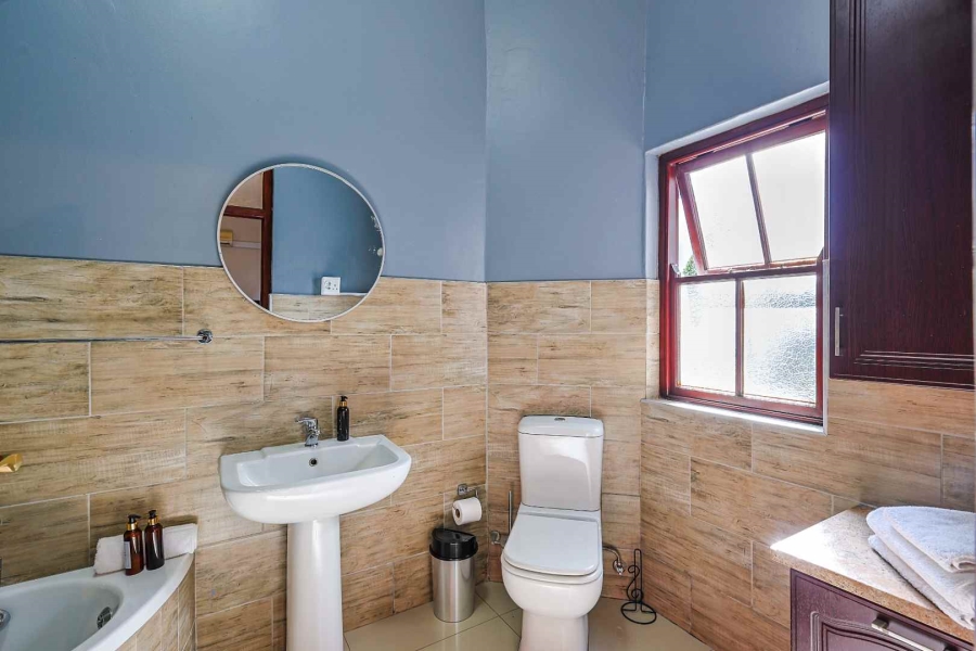 5 Bedroom Property for Sale in Waterkloof Ridge Gauteng