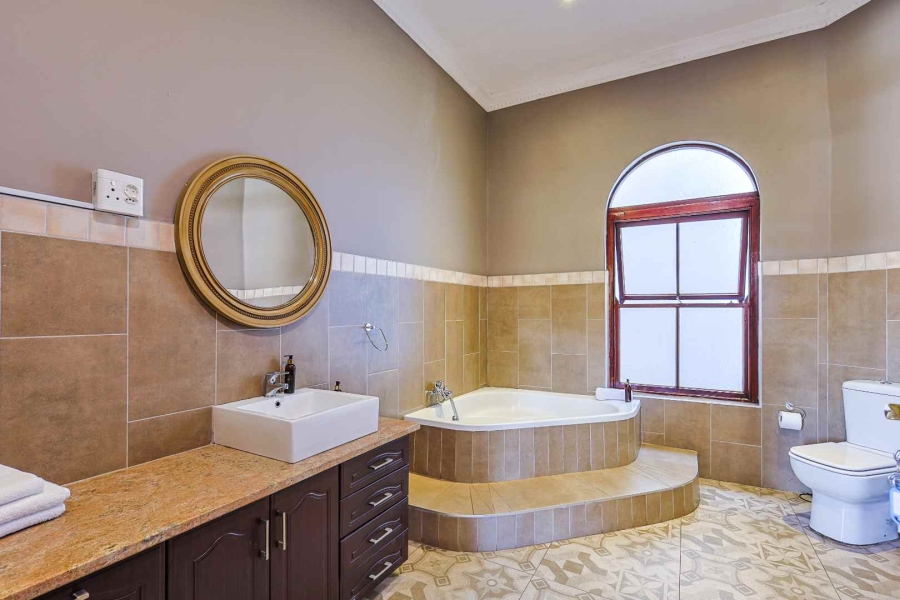 5 Bedroom Property for Sale in Waterkloof Ridge Gauteng
