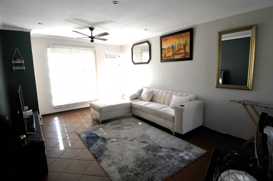 To Let 2 Bedroom Property for Rent in Erasmuskloof Gauteng