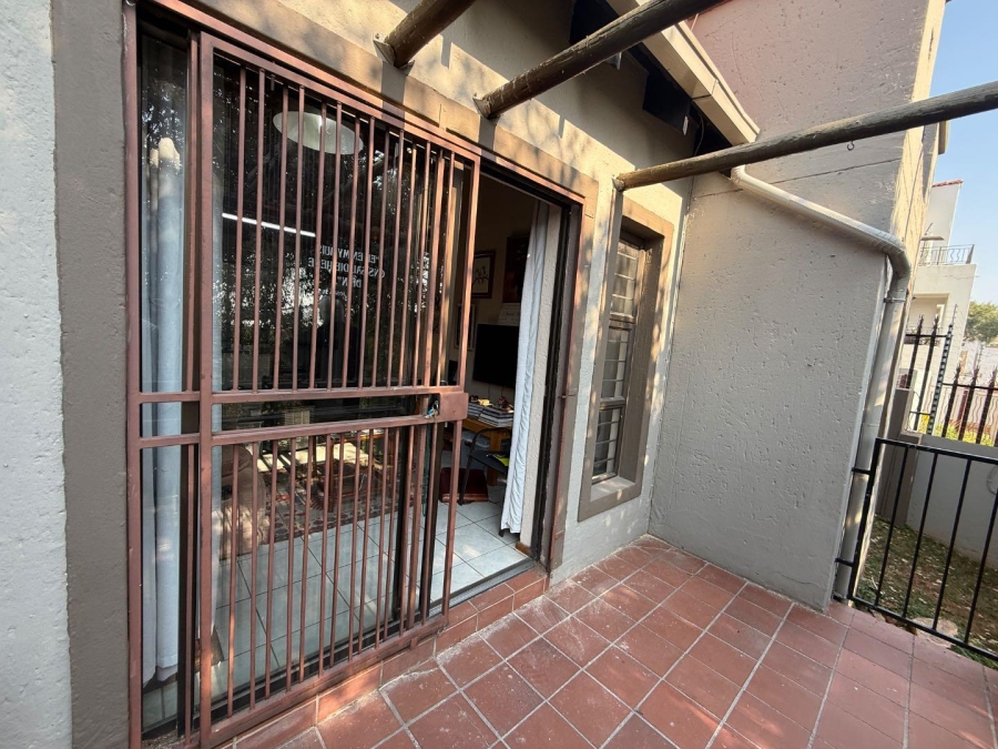 1 Bedroom Property for Sale in Constantia Kloof Gauteng