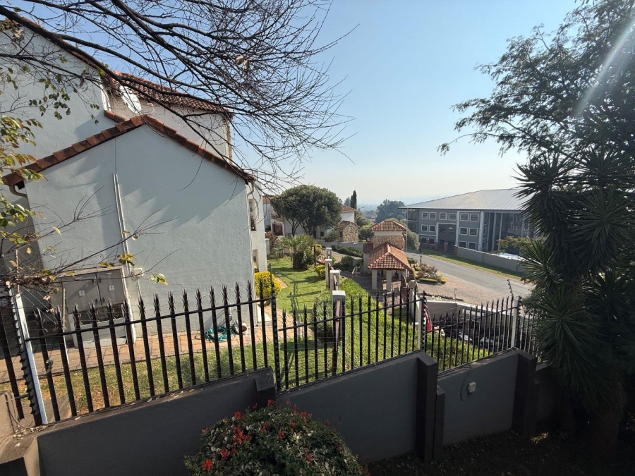 1 Bedroom Property for Sale in Constantia Kloof Gauteng