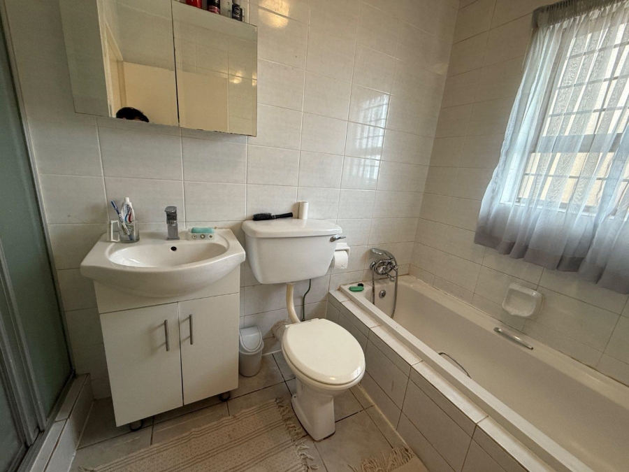1 Bedroom Property for Sale in Constantia Kloof Gauteng