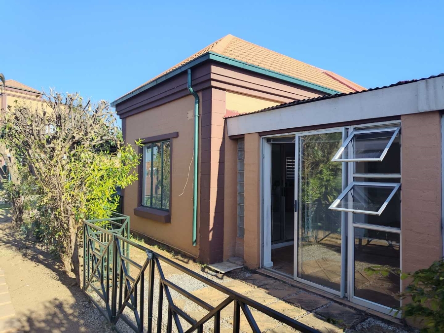 2 Bedroom Property for Sale in Sundowner Gauteng