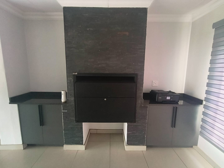 4 Bedroom Property for Sale in Erasmuskloof Gauteng