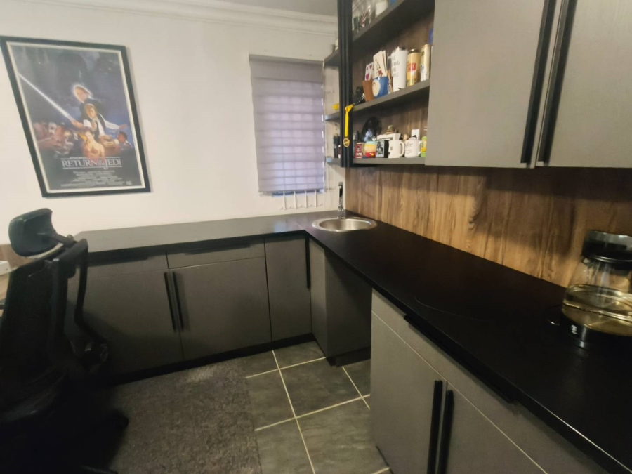 4 Bedroom Property for Sale in Erasmuskloof Gauteng