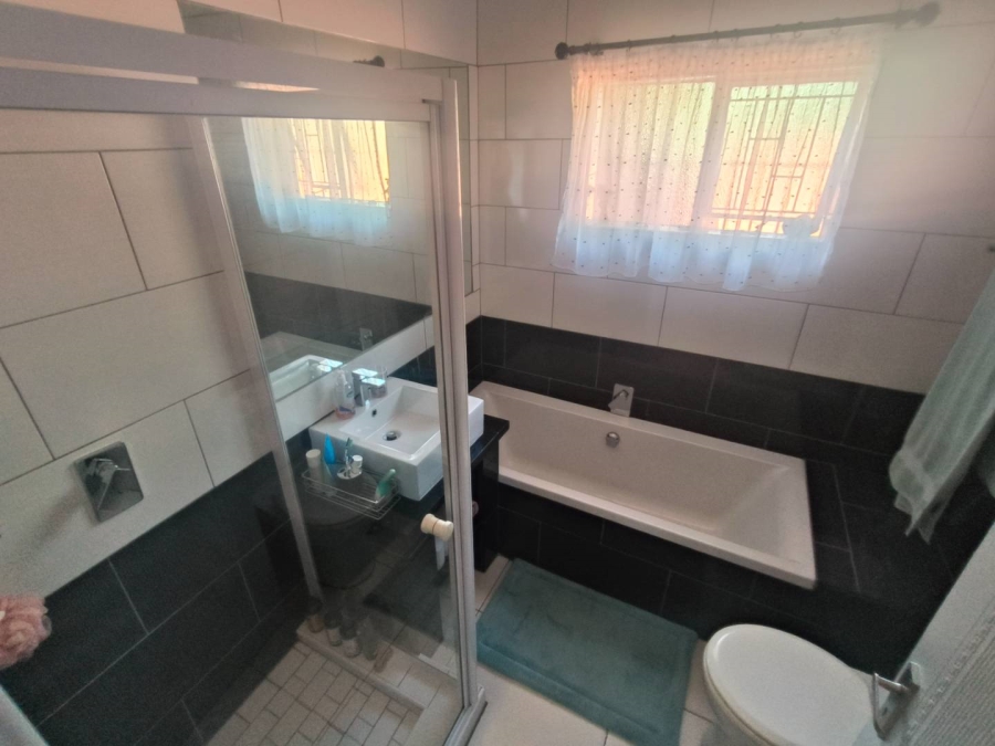 4 Bedroom Property for Sale in Erasmuskloof Gauteng