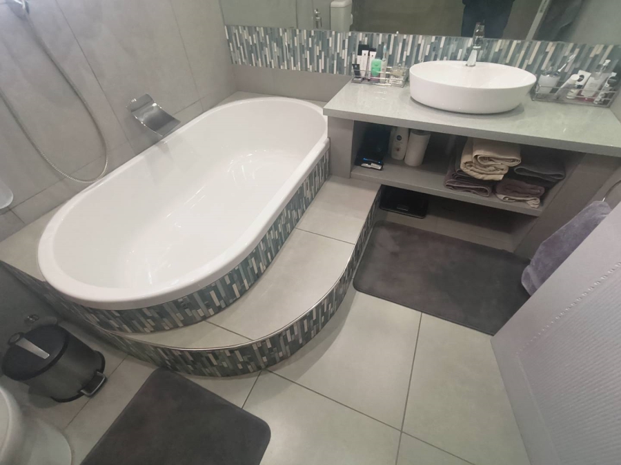 4 Bedroom Property for Sale in Erasmuskloof Gauteng