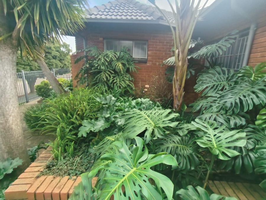 4 Bedroom Property for Sale in Erasmuskloof Gauteng