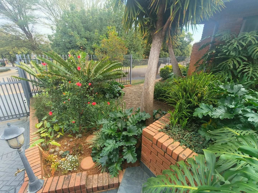 4 Bedroom Property for Sale in Erasmuskloof Gauteng