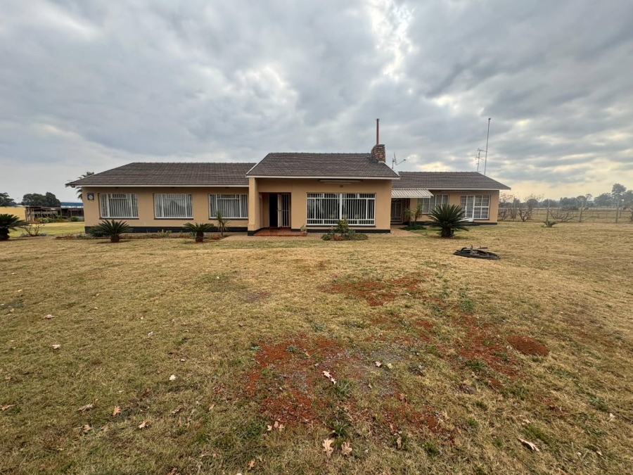 6 Bedroom Property for Sale in Valley Settlements A H Gauteng