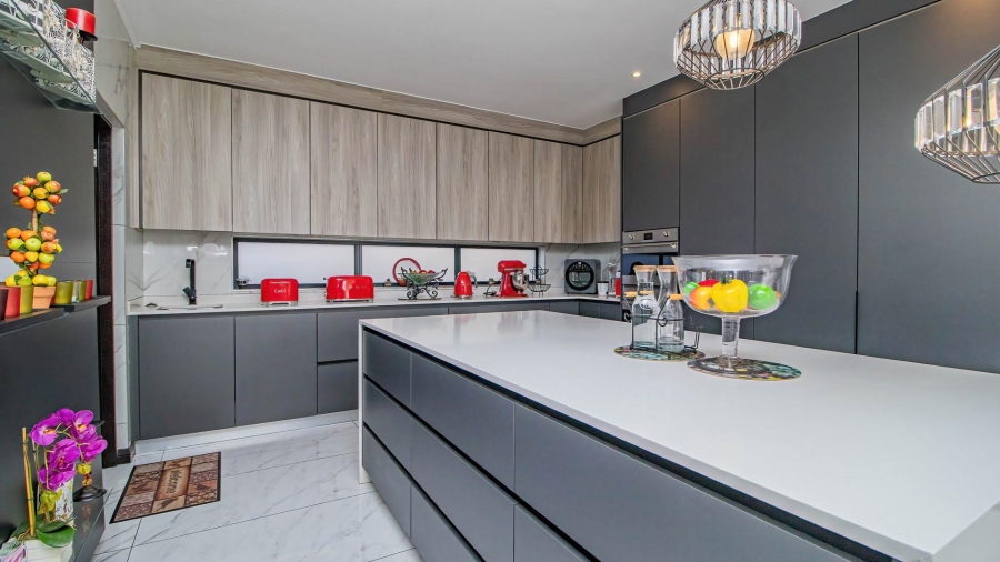 4 Bedroom Property for Sale in La Como Lifestyle Estate Gauteng