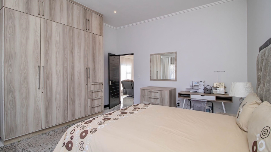 4 Bedroom Property for Sale in La Como Lifestyle Estate Gauteng