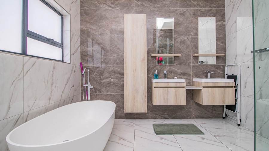 4 Bedroom Property for Sale in La Como Lifestyle Estate Gauteng